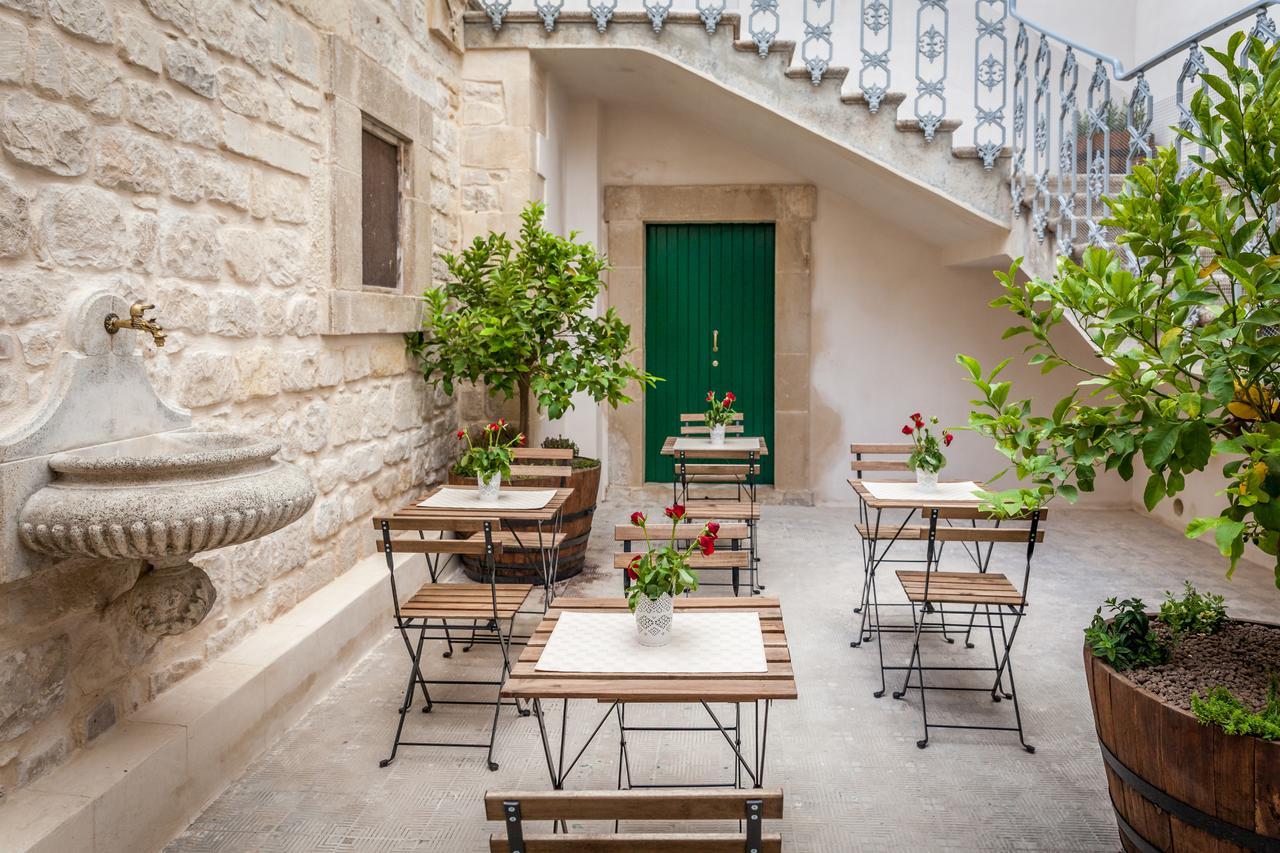 Bed and Breakfast Palazzo Montalbano Шикли Экстерьер фото